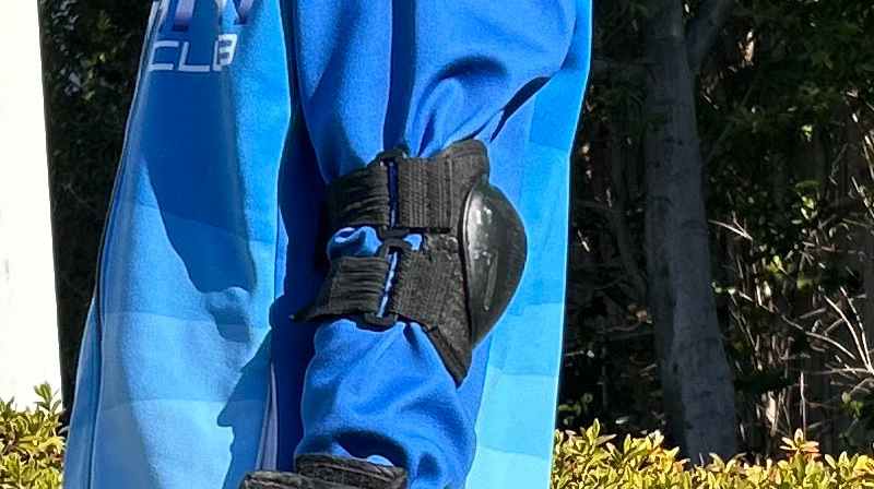 ひじプロテクター